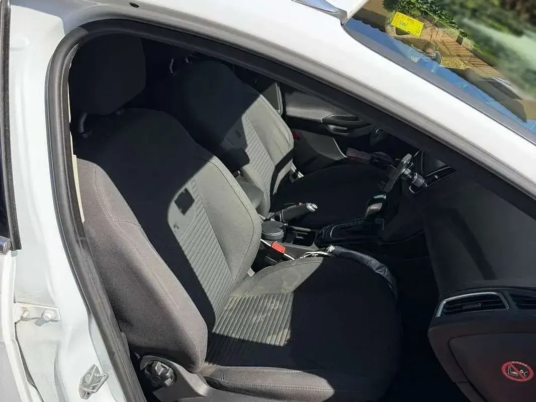 Usado Ford Focus Titanium 150 CV (110 kW) 2015 Blanco Utilitario