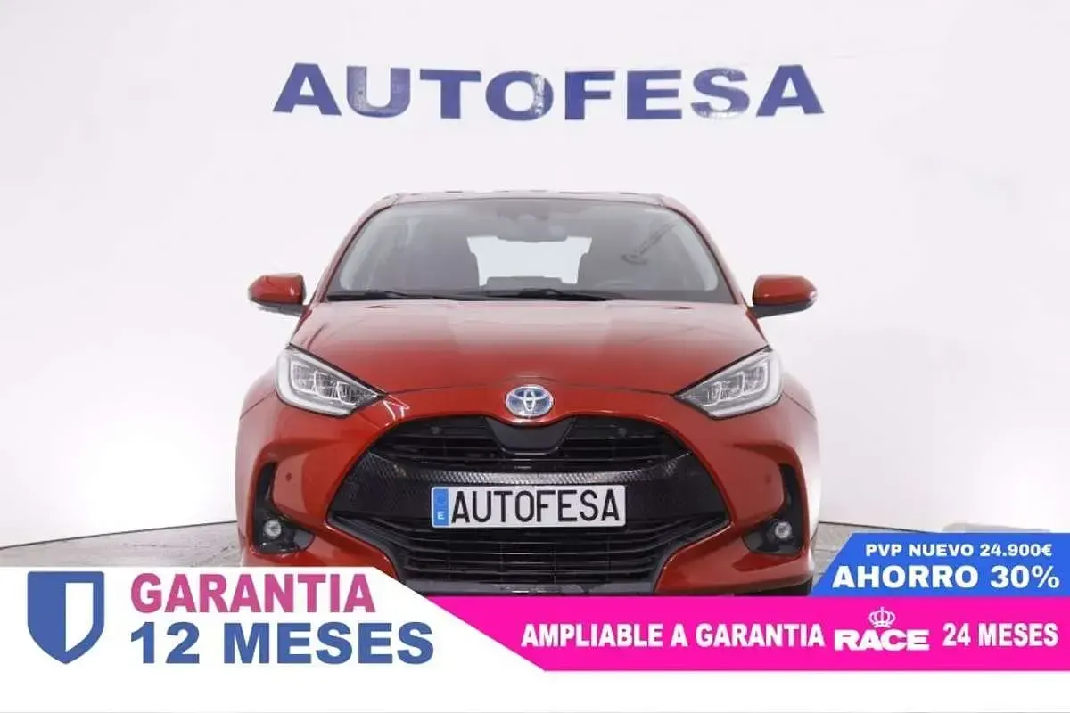 Usado Toyota Yaris Hybrid Active 116 CV (85 kW) 2023 Rojo Berlina