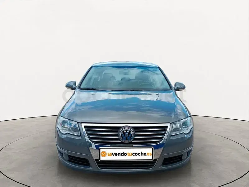 Usado VW Passat Highline 140 CV (102 kW) 2007 Gris / plata Berlina