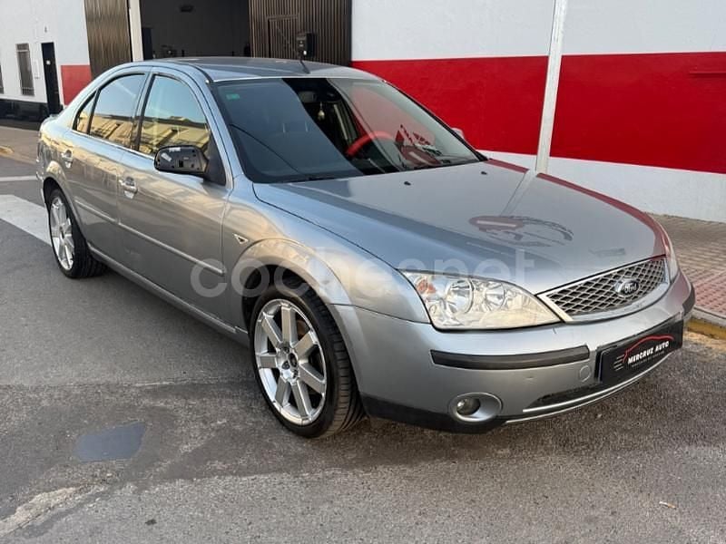 Gris / plata Usado 2004 Ford Mondeo Ghia Berlina | 2499 € (Precio justo) - Imagen 1/4