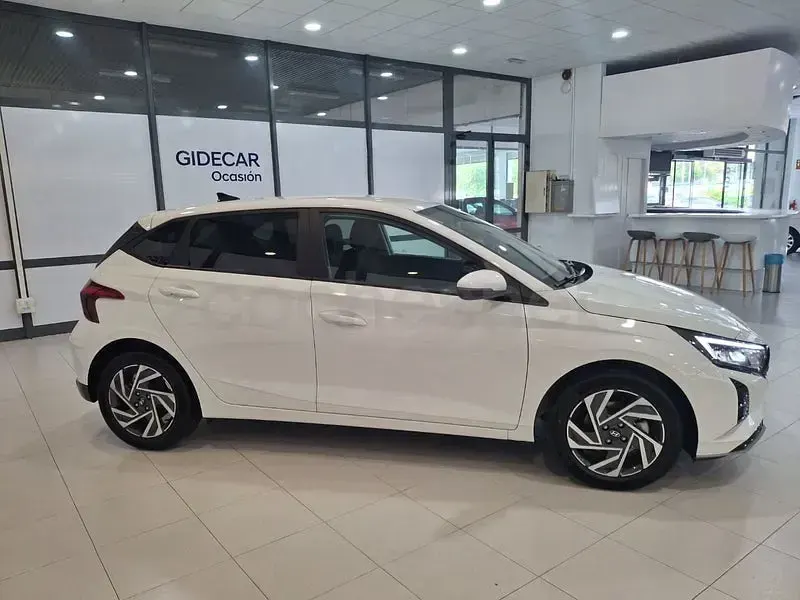 Nuevo Hyundai i20 100 CV (73 kW) 2025 Blanco Utilitario