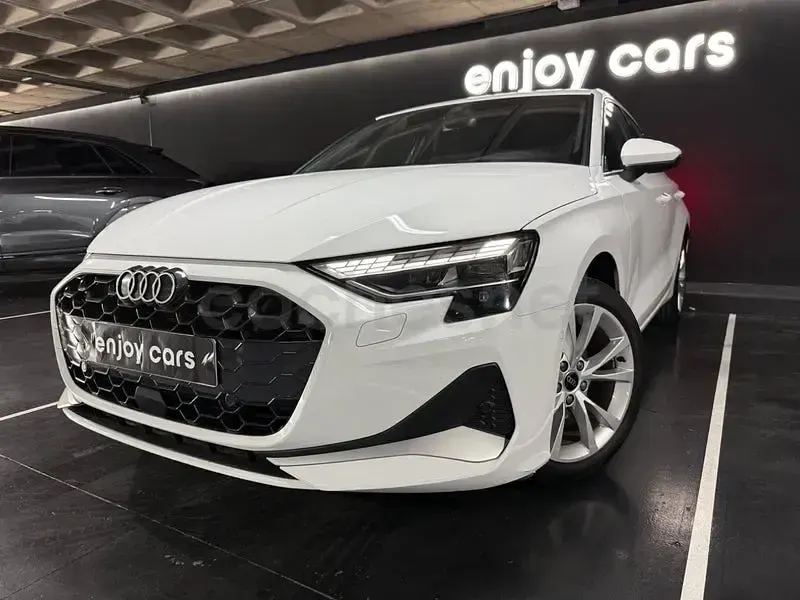 Usado Audi A3 Advanced 116 CV (85 kW) 2025 Blanco Berlina