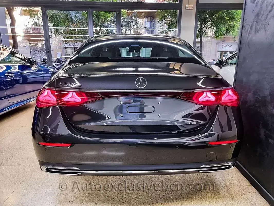 Usado Mercedes E300 313 CV (230 kW) 2025 Gris Berlina