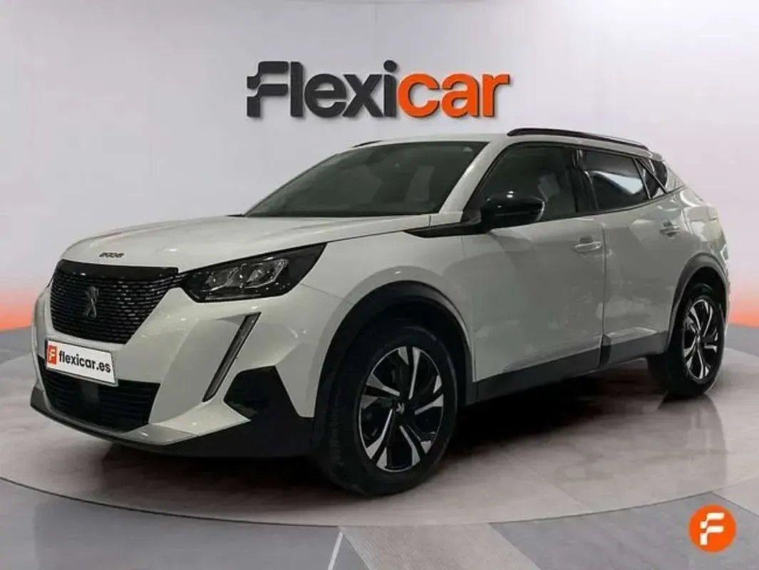Usado Peugeot 2008 Allure 110 CV (80 kW) 2022 Blanco SUV