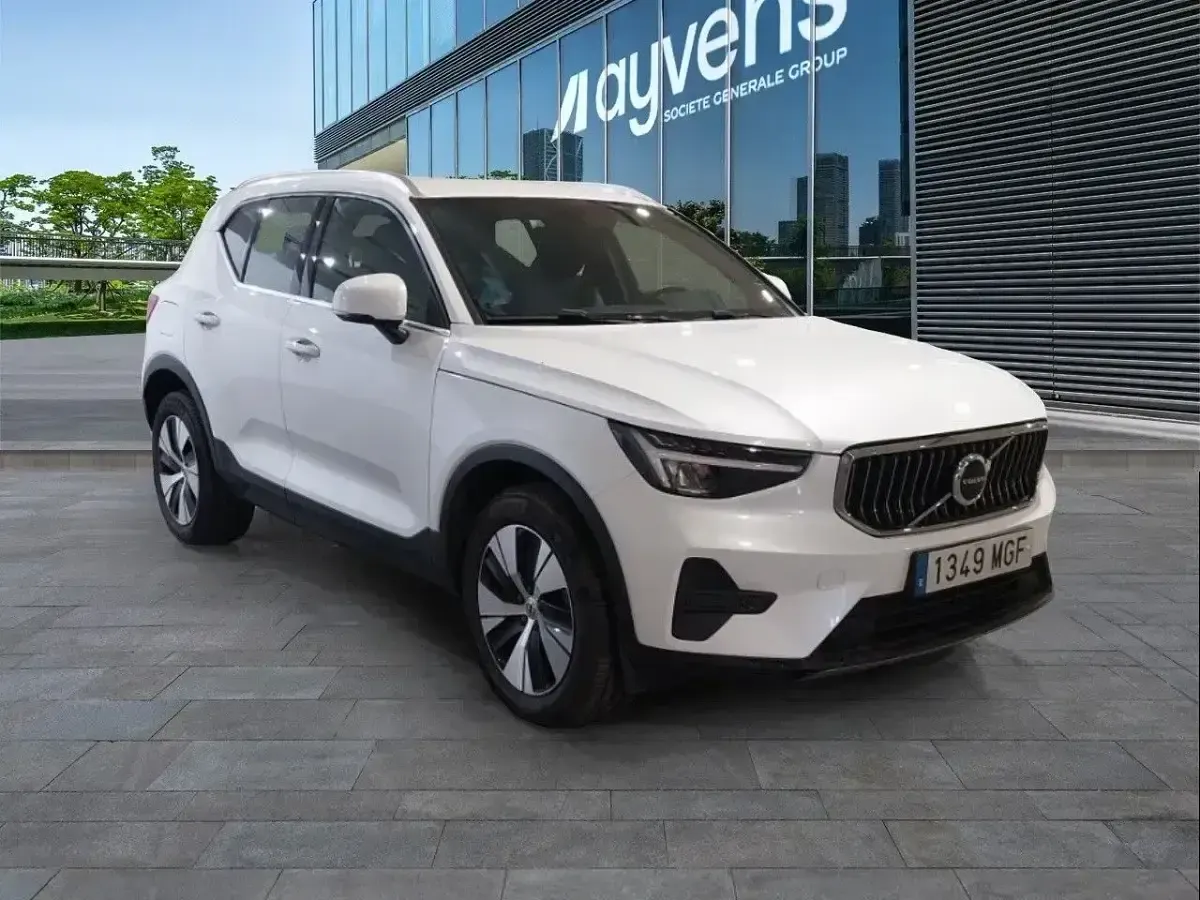 Usado Volvo XC40 Core 211 CV (155 kW) 2023 Blanco SUV