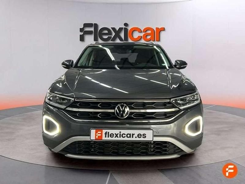 Usado VW T-Roc 110 CV (80 kW) 2023 Gris SUV