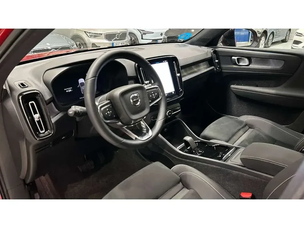 Usado Volvo EC40 Plus 175 kW (238 CV) 2024 Rojo SUV
