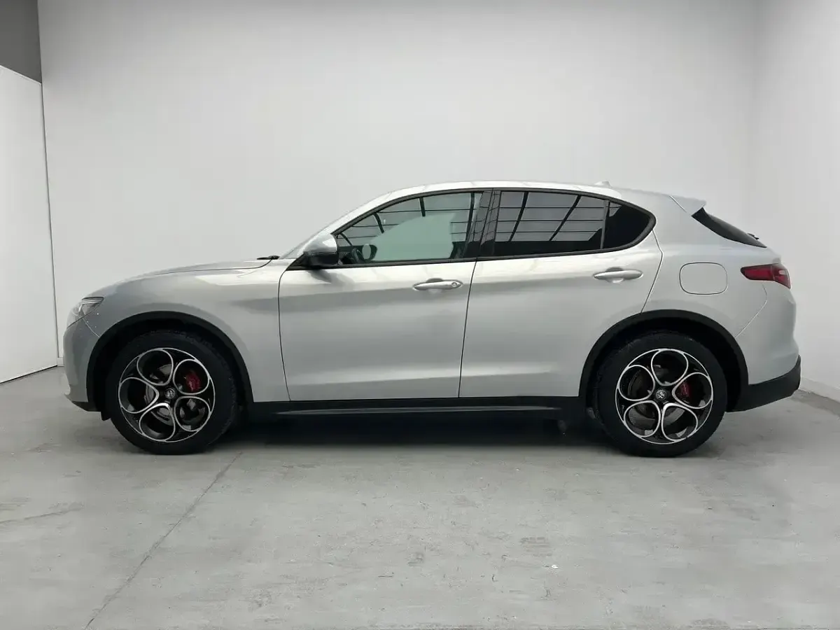 Usado Alfa Romeo Stelvio Sprint 190 CV (139 kW) 2022 Otro SUV