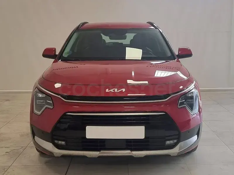 Usado Kia Niro 141 CV (103 kW) 2024 Rojo SUV