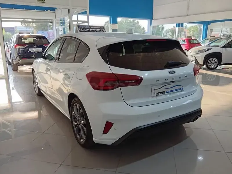 Usado Ford Focus ST-Line 115 CV (84 kW) 2024 Blanco Berlina