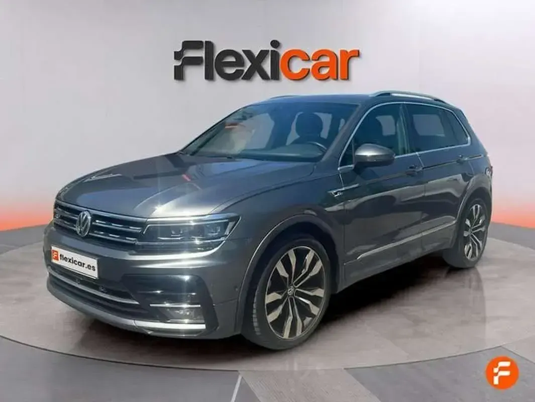 Usado VW Tiguan Sportline 150 CV (110 kW) 2019 Gris SUV