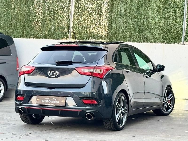 Usado Hyundai i30 Turbo 186 CV (136 kW) 2015 Gris / plata Berlina