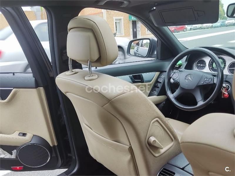 Usado Mercedes C220 Avantgarde 150 CV (110 kW) 2007 Gris / plata Berlina