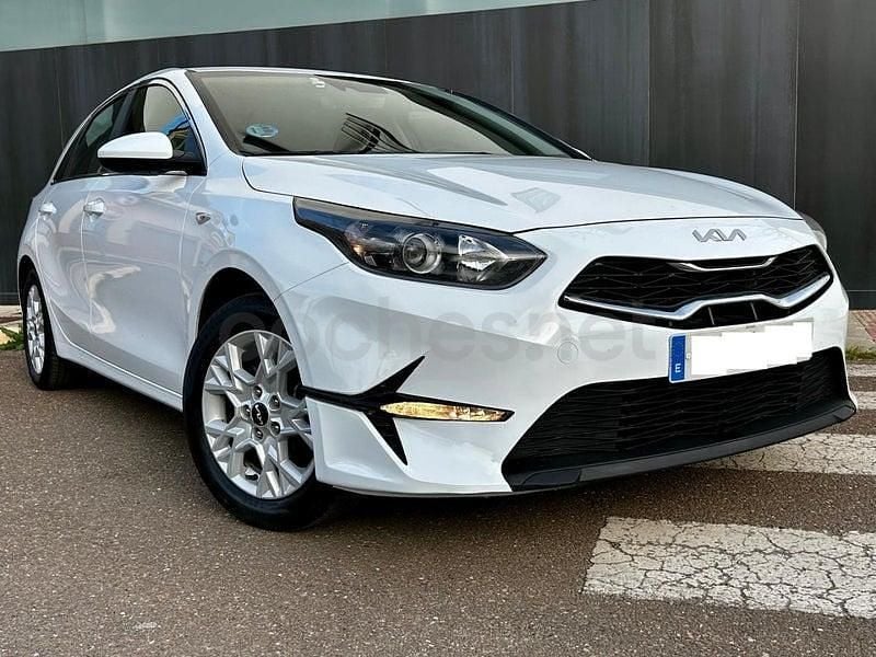 Usado Kia Ceed 136 CV (100 kW) 2023 Blanco Utilitario