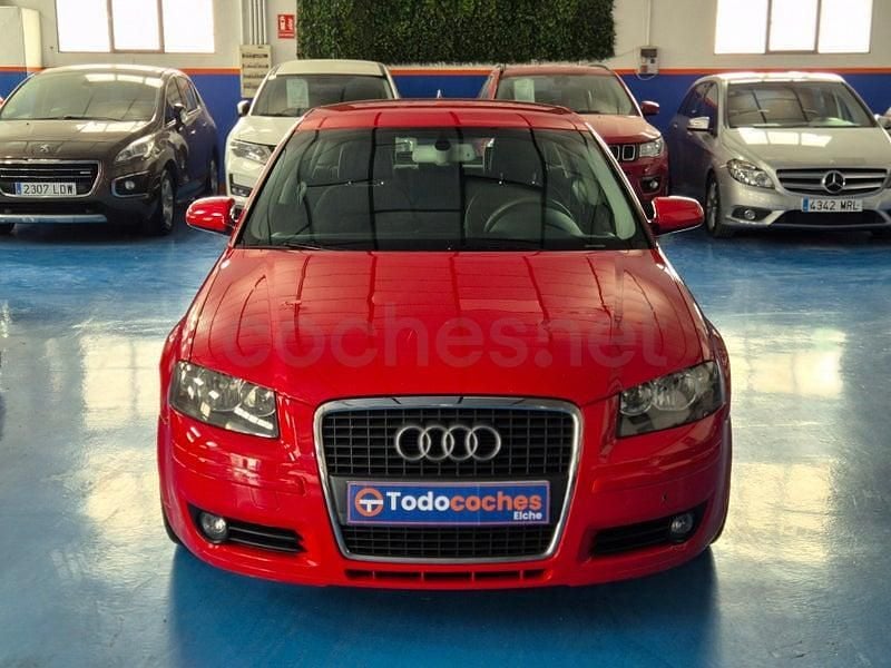 Usado Audi A3 Attraction 105 CV (77 kW) 2007 Rojo Utilitario