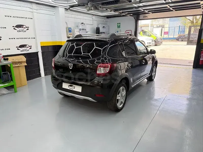 Usado Dacia Sandero Stepway 90 CV (66 kW) 2014 Negro Berlina