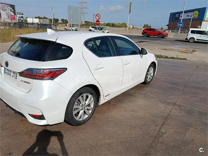 Usado Lexus CT200h Executive Line 136 CV (100 kW) 2016 Blanco Berlina