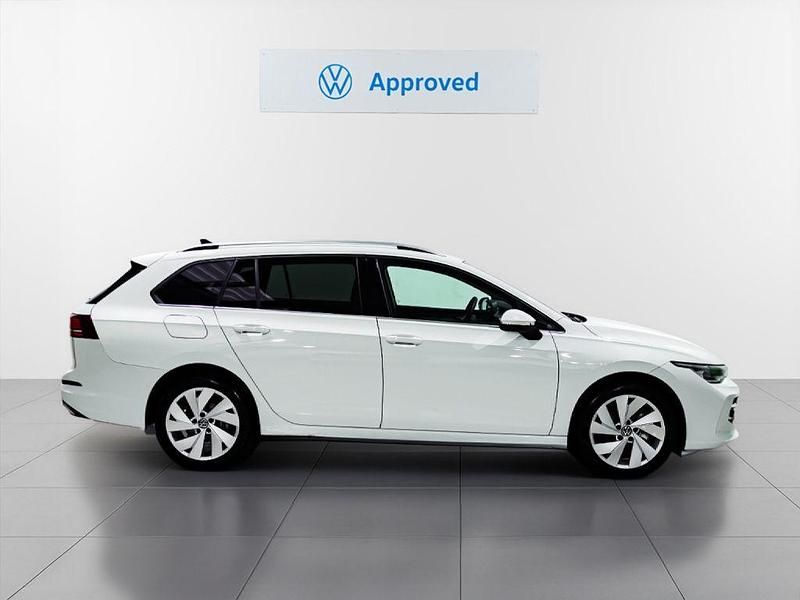 Usado VW Golf VIII Style 150 CV (110 kW) 2024 Blanco Familiar