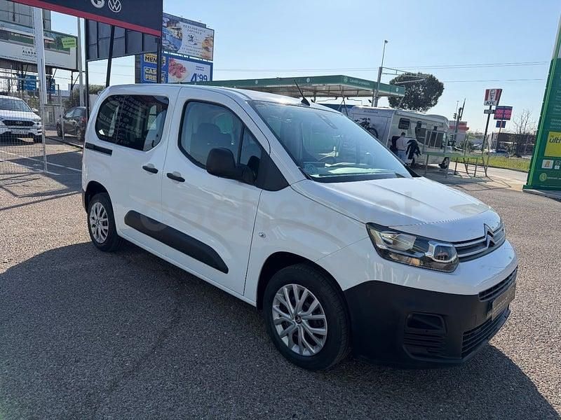 Usado Citroën Berlingo Feel 102 CV (75 kW) 2023 Blanco Monovolumen