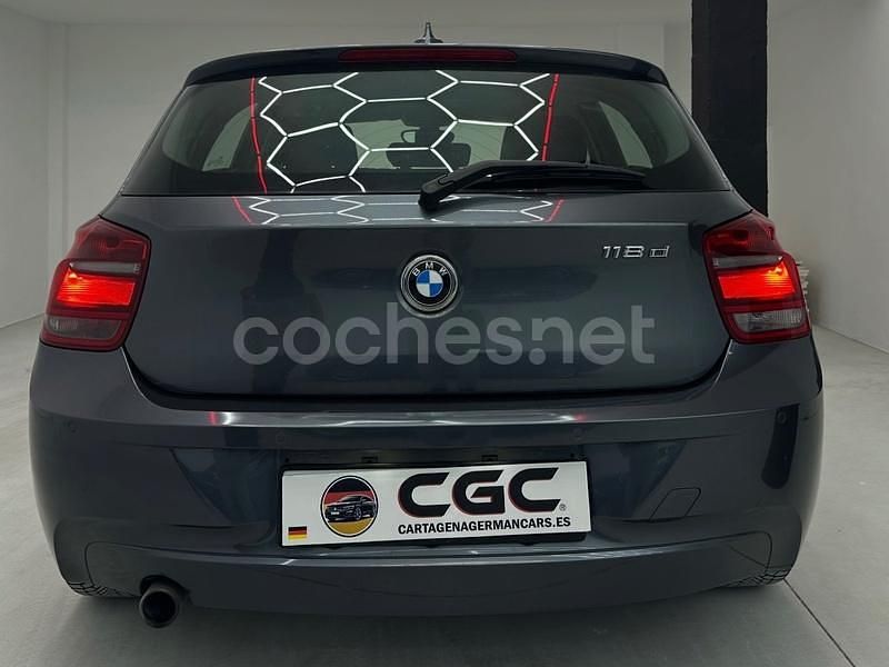Usado BMW 118 Comfort Edition 143 CV (105 kW) 2014 Gris / plata Utilitario