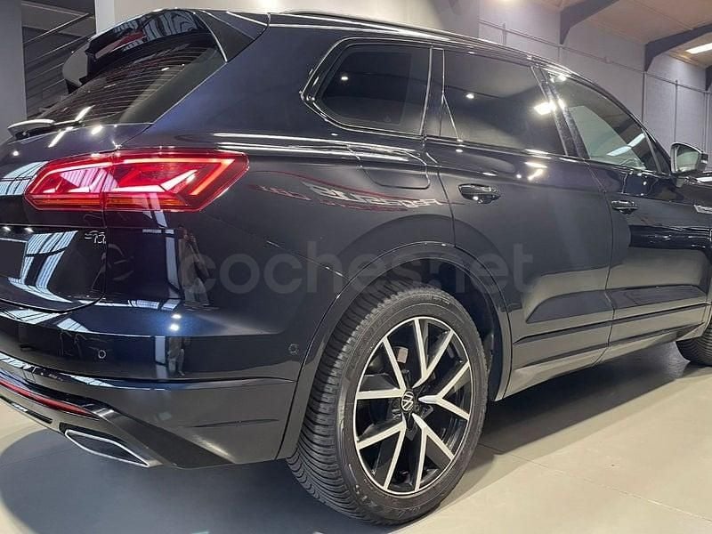 Käytetty VW Touareg R-line 286 HP (210 kW) 2022 Sininen Katumaasturi