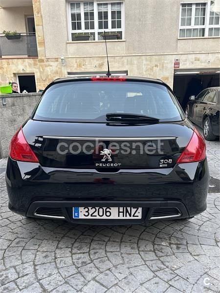 Usado Peugeot 308 Allure 112 CV (82 kW) 2013 Negro Berlina