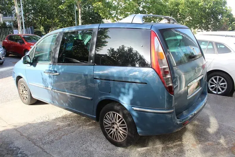 Usado Lancia Phedra 136 CV (100 kW) 2010 Azul Monovolumen