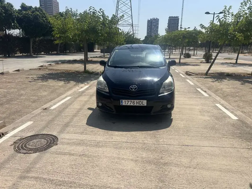 Usado Toyota Verso Active 126 CV (92 kW) 2011 Negro Monovolumen