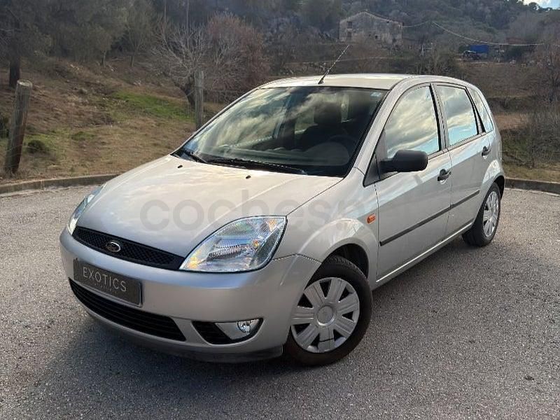 Usado Ford Fiesta Trend 80 CV (58 kW) 2005 Gris / plata Utilitario