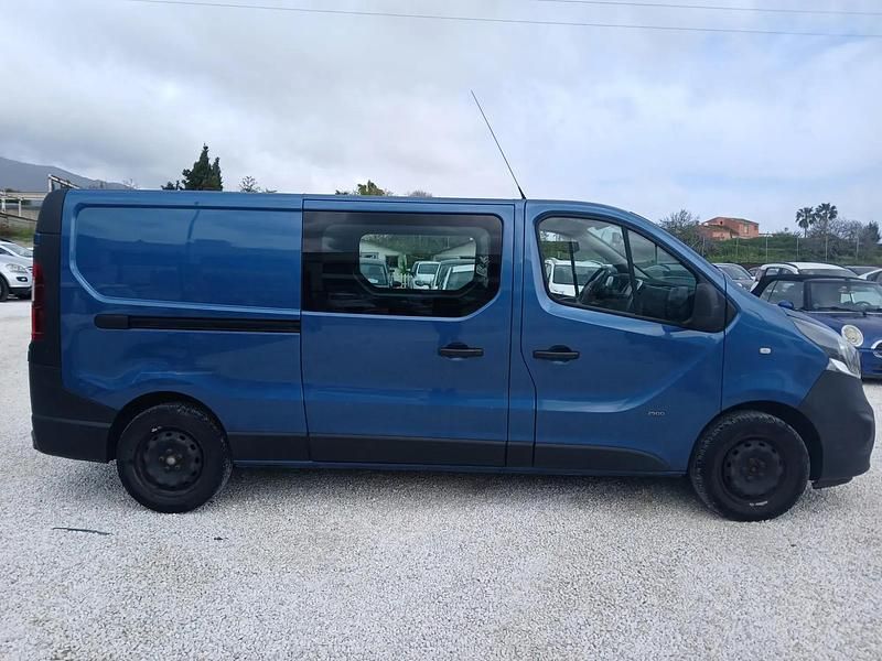 Usado Opel Vivaro Expression 115 HP (84 kW) 2014 Azul Monovolume