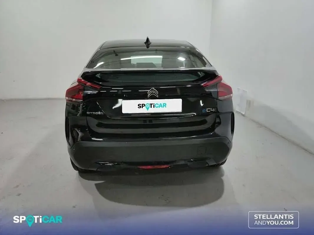 Usado Citroën e-C4 116 kW (158 CV) 2024 Negro Berlina