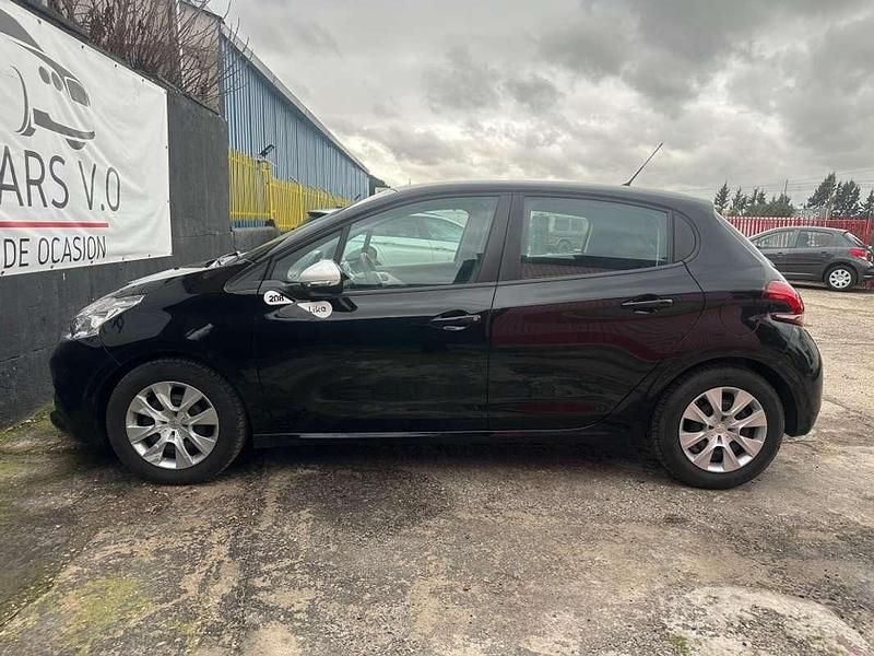 Begagnad Peugeot 208 68 HK (50 kW) 2019 Svart Halvkombi
