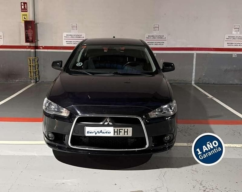 Usado Mitsubishi Lancer Sportback Invite 140 CV (102 kW) 2011 Negro Berlina