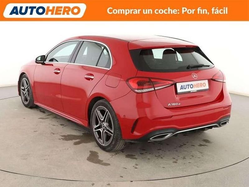 Usado Mercedes A180 109 CV (80 kW) 2018 Rojo Utilitario