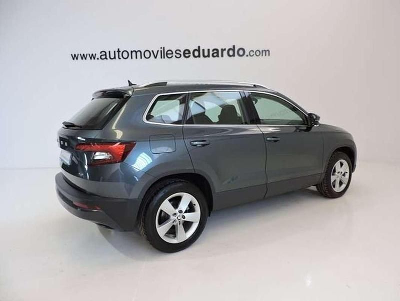 Usado Skoda Karoq Ambition 150 CV (110 kW) 2022 Azul SUV