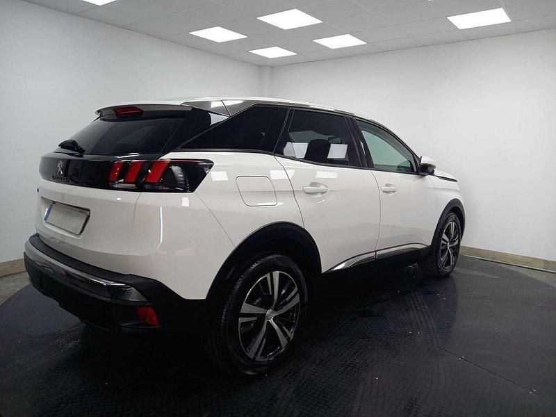 Usado Peugeot 3008 Allure 131 CV (96 kW) 2020 Blanco SUV