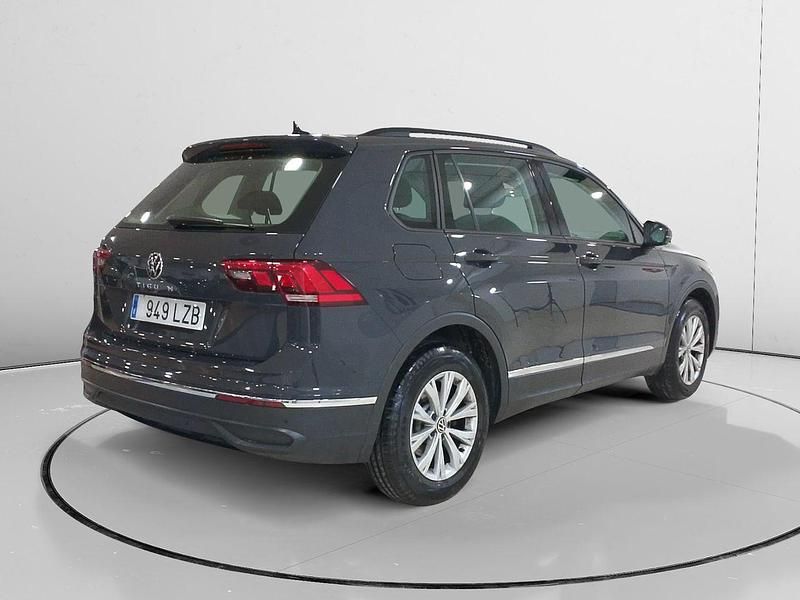 Usado VW Tiguan 122 CV (89 kW) 2022 Gris / plata SUV