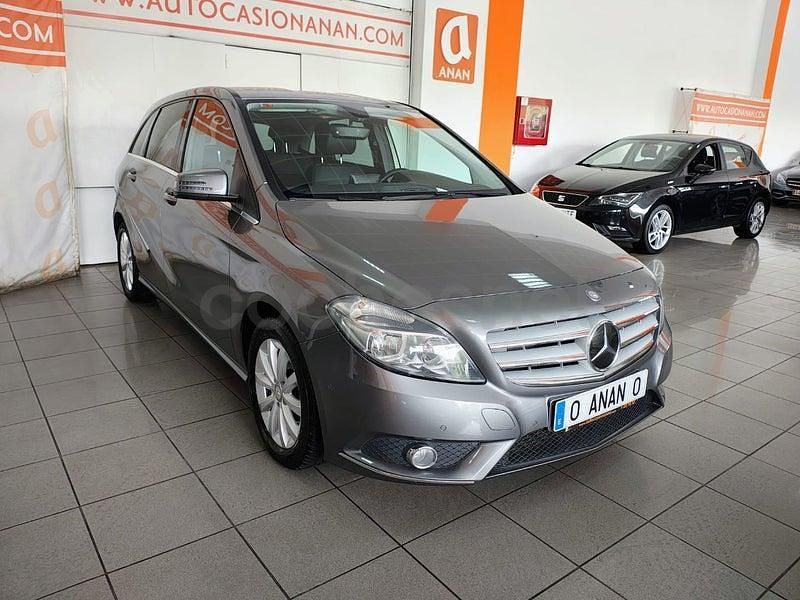 Usado Mercedes B180 109 CV (80 kW) 2016 Gris / plata Monovolumen