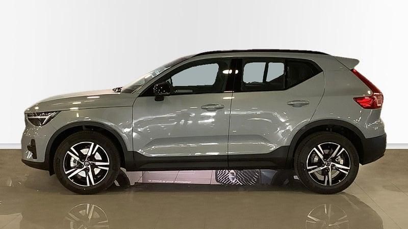 Usado Volvo XC40 Plus 163 CV (119 kW) 2025 Gris / plata SUV