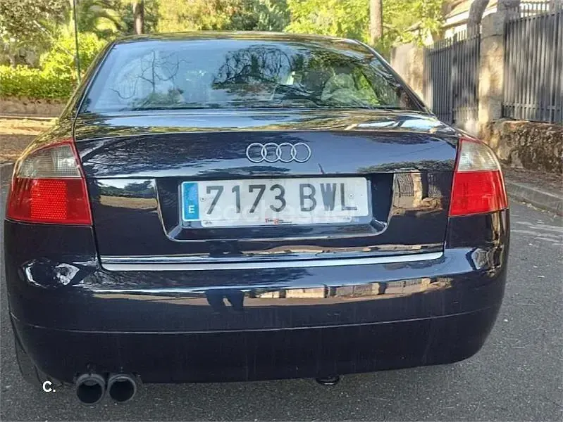Usado Audi A4 130 CV (95 kW) 2002 Negro Berlina