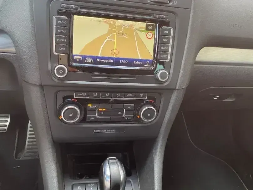 Usado VW Golf VI R 270 CV (198 kW) 2011 Negro Utilitario