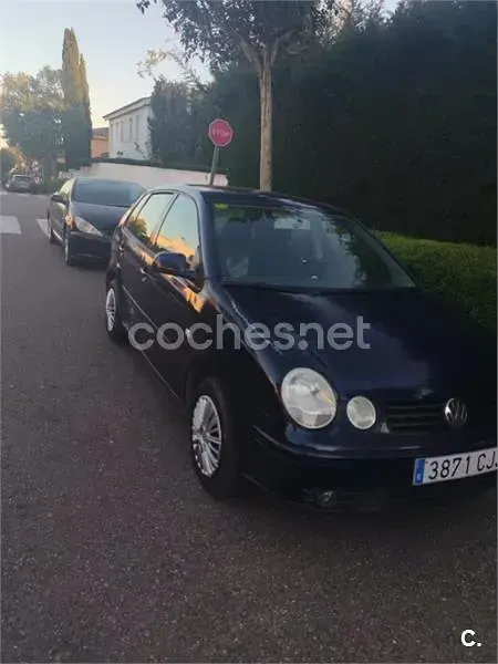 Usado VW Polo Trendline 75 CV (55 kW) 2003 Negro Berlina