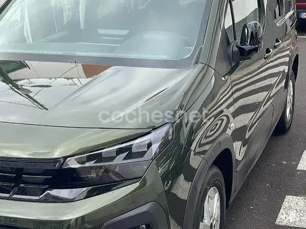Usado Peugeot Rifter Allure 100 CV (73 kW) 2024 Verde Monovolumen