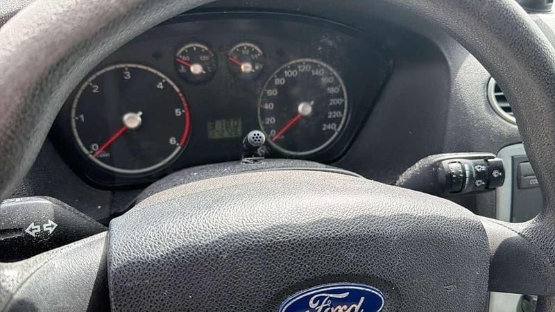 Brugt Ford Focus Trend 90 HK (66 kW) 2006 Grå Hatchback