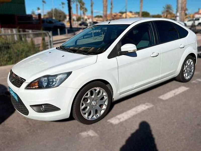 Usado Ford Focus Trend 90 CV (66 kW) 2008 Blanco Berlina