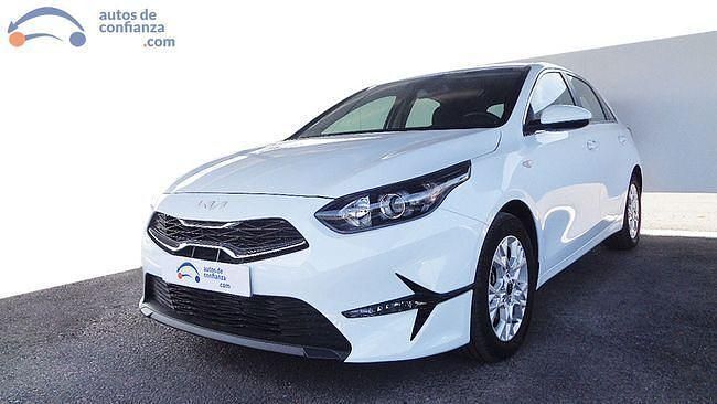 Blanco Usado 2024 Kia Ceed Utilitario | 18.900 € (Precio justo) - Imagen 1/4