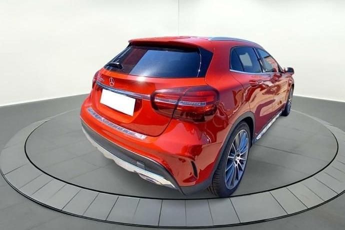 Usado Mercedes GLA200 AMG line 135 CV (99 kW) 2018 SUV