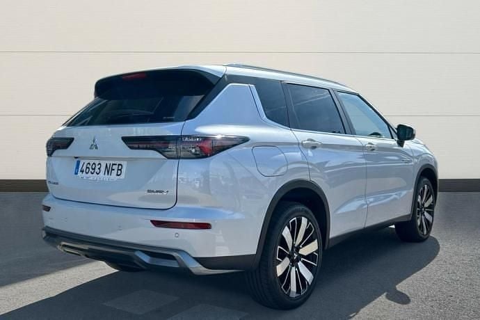 Usado Mitsubishi Outlander 306 CV (225 kW) 2025 SUV