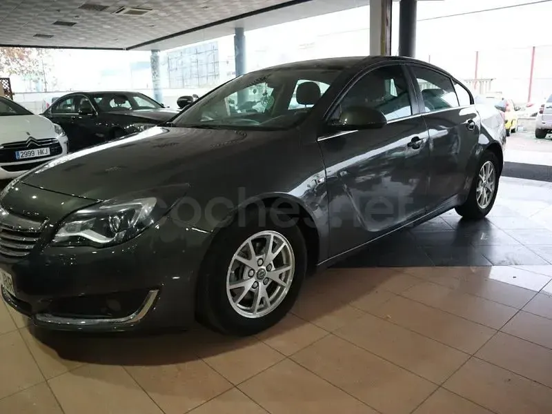 Usado Opel Insignia Business 140 CV (102 kW) 2015 Gris / plata Berlina