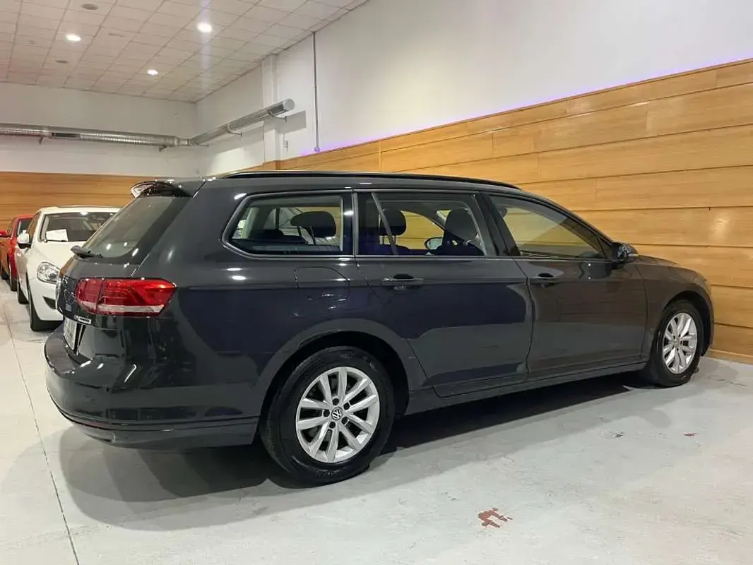 Usado VW Passat Edition 120 CV (88 kW) 2015 Gris Familiar
